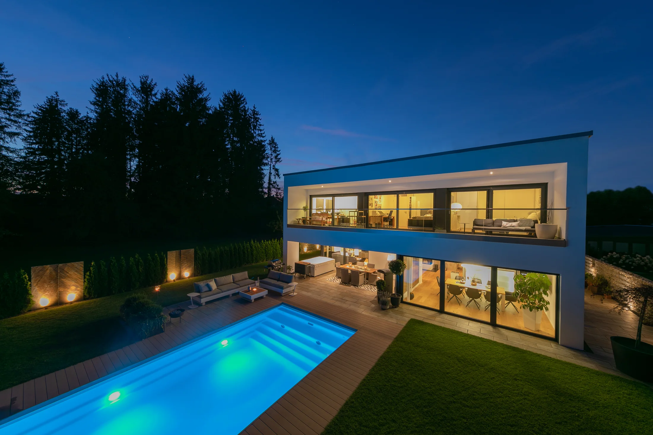 Wohnhaus bei Abendlicht