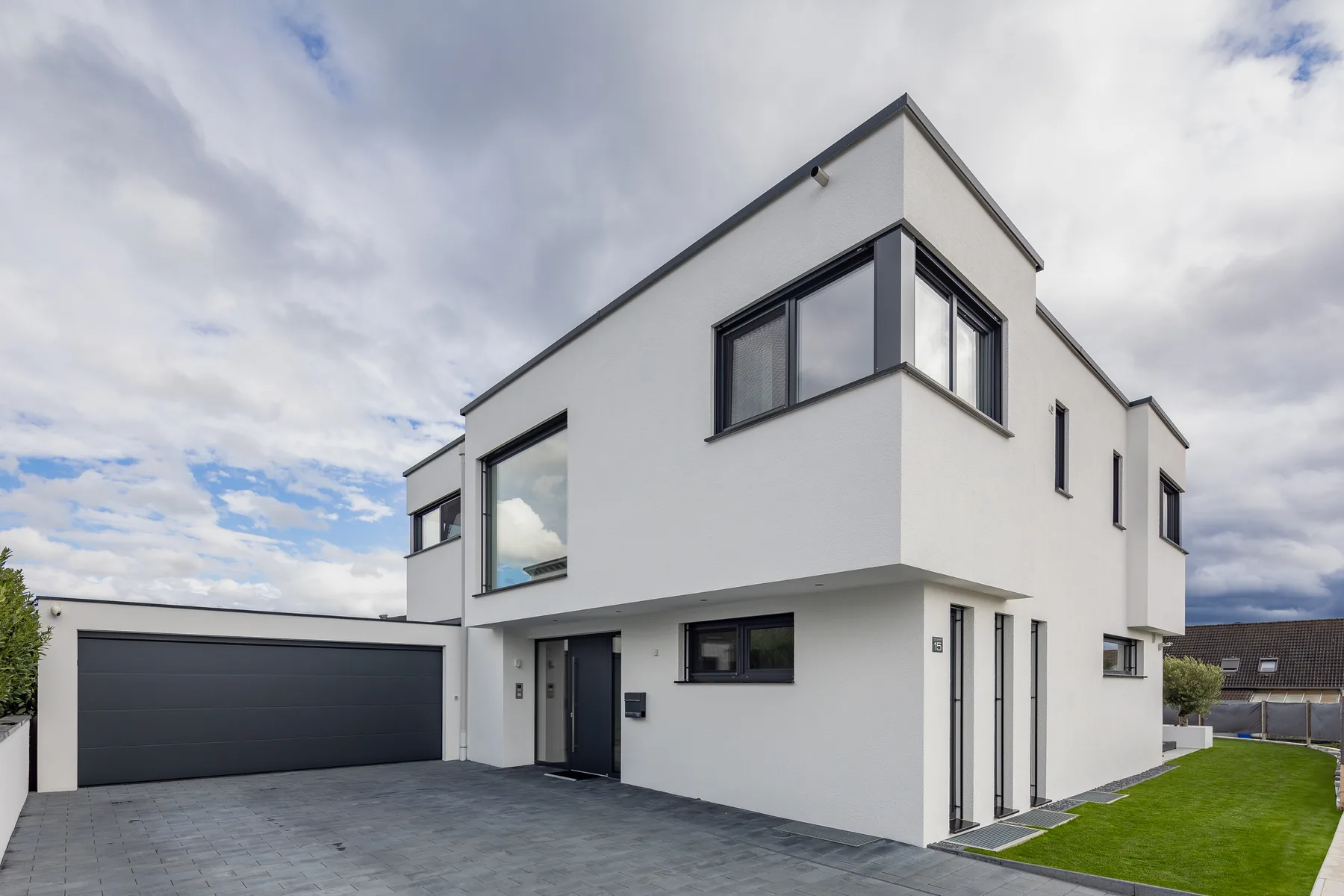Wohnhaus mit reduzierter Fassade