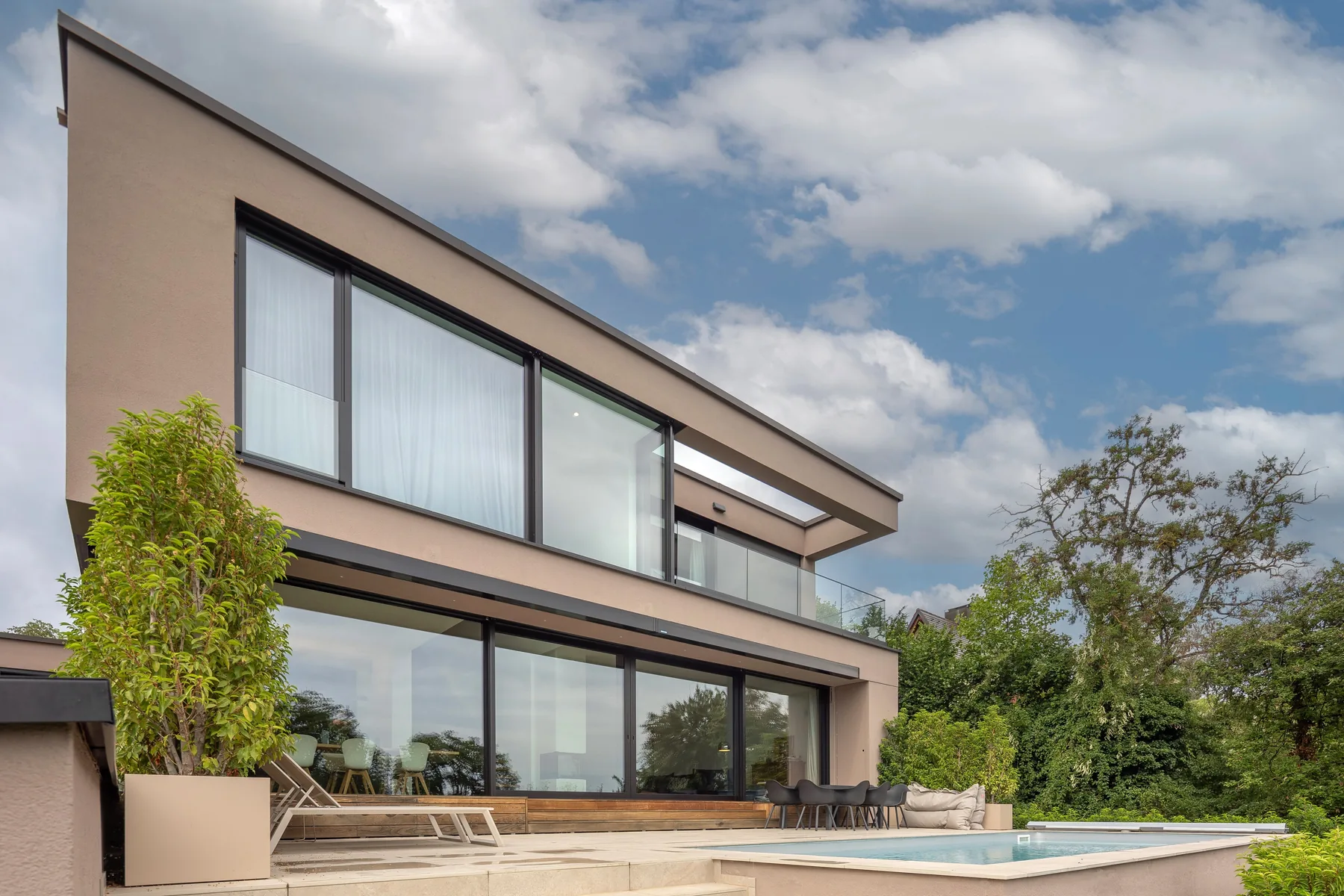 Terrassenhaus mit klarer Linie